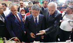 Malatya’da dev buluşma! 28. Kayısı Festivali Bakan İbrahim Yumaklı'nın katılımıyla görkemli başladı