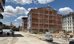 Malatya'da Kolonlardan Ses Geldiği İddiası Ekipleri Alarma Geçirdi: 4 Katlı Bina Tahliye Edilip Mühürlendi!