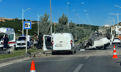 Malatya’da Üniversite Yolunda Feci Kaza: Kontrolden Çıkan Otomobil Direğe Çarptı, Sürücü Yola Savruldu!