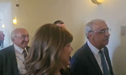 DEM Parti'de Kritik 'Çerçeve Yasa' Zirvesi Tamamlandı: Eş Genel Başkanlar İmzayı Attı!