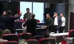 Menderes Belediyesi Meclisi'nde Seçim Gerilimi: Yumruklar Konuştu, Kapılar Kapatıldı!