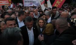 Özgür Özel Beylikdüzü'nde Konuştu: 500'üncü Günde Dikkat Çeken Mesajlar!