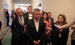 Özgür Özel TBMM'de Rest Çekti: "Kanun Teklifine İmza Atma Niyetimiz Yok!"