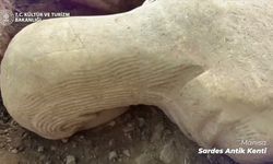 Sardes Antik Kenti'nde Tarihi Keşif: 2 Bin 500 Yıllık Anıtsal Heykel Gün Yüzüne Çıkarıldı!