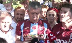 Trabzon'da Fındık Toplayan Özgür Özel'den Taban Fiyat Tepkisi: "Milli Servet Çarçur Ediliyor!"