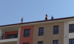Malatya'da Hareketli Dakikalar: Ücretini Alamayan TOKİ İşçileri Çatıya Çıktı!