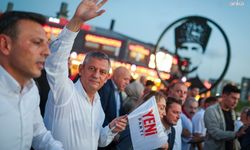YENİ Parti Sahaya İniyor: Özgür Özel'in İlk Durağı Ekrem İmamoğlu'nun Memleketi