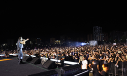 Malatya Kültür Yolu Festivali’nde Sefo Rüzgarı: Yağmura Rağmen Binlerce Kişi Şarkılara Eşlik Etti