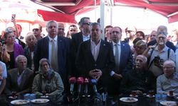 Özgür Özel Emeklilerle Buluştu: Hiçbir Maaş Asgari Ücretin Altında Olmayacak!