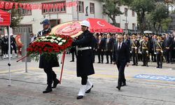 Malatya'da Cumhuriyet'in 103'üncü Yılı Törenlerle Kutlanıyor: Atatürk Anıtı'na Çelenk Sunuldu
