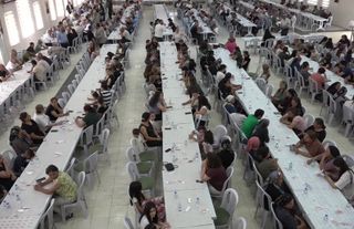 Dört Dev Kazanda Kaynadı, Bin 500 Kişiye Dağıtıldı: Malatya’da Hz. Hüseyin Aşkına Aşure Lokması!