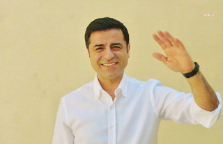 Siyasette Ezber Bozan Zirve: Saadet Partisi Lideri Mahmut Arıkan, Selahattin Demirtaş'ı Cezaevinde Ziyaret Etti!