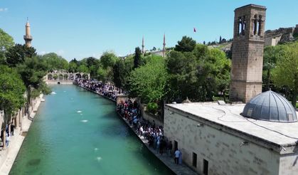 Kızılkoyun nekropolünde bulunan yazıt, yerine konuldu