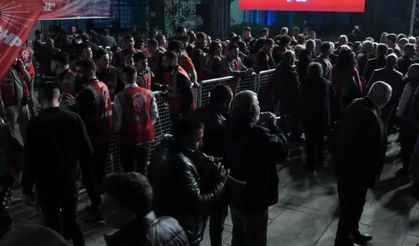 İmamoğlu'nu Trabzon'da karşılayan vatandaş: Bıçak kemiğe dayandı, erken seçim istiyoruz