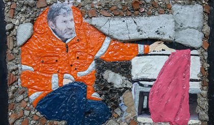 Adıyamanlı depremzede kadınlar, enkazdan çıkarılan malzemeleri sanata dönüştürdü