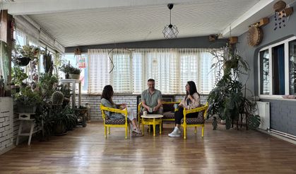 İş yerinin terasını bitki ve kuşlar için yaşam alanına dönüştürdü