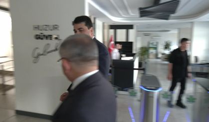 Ahmet Davutoğlu'ndan iktidara "kayyum" tepkisi