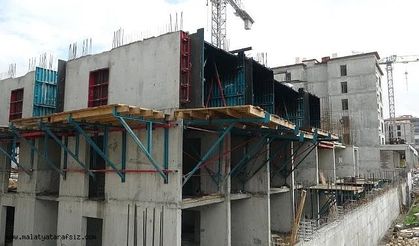 Battalgazi’de iş kazası: Merdivenden düşen işçi yaralandı