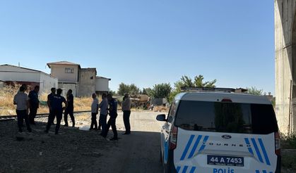 Malatya’da yük treni çarptığı kişiyi ağır yaraladı