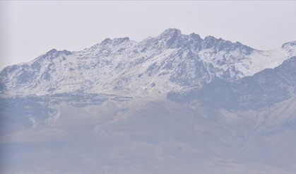 Ardahan ve Kars’ın yüksek kesimlerinde kar ve sis etkili oldu