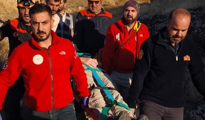 Van Kalesi’nde mağaraya düşen Alman turist kurtarıldı