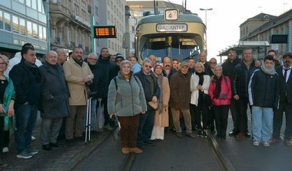 Frankfurt’ta “Tramvayda Çiğ Köfte ve Baklava Partisi” Bu Yıl 12’nci Kez Büyük İlgi Gördü