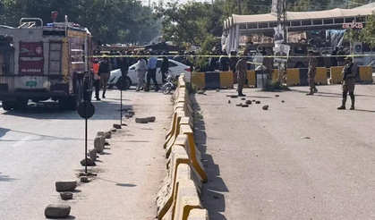 Pakistan’da Mahkeme Önünde Kanlı Saldırı: 12 Ölü, 27 Yaralı. Suçlama Krizi Derinleşiyor