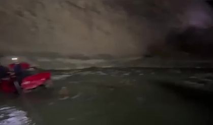 Hakkari’de yaklaşık 250 metreden Zap Suyu’na düşen otomobildeki kişi hayatını kaybetti