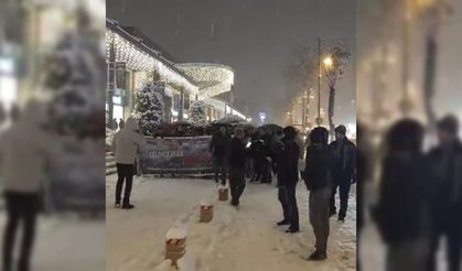 Malatya’da yılbaşı karşıtı yürüyüş: Dünyada çocuklar katledilirken eğlence olmaz