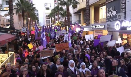 İzmir’de Feminist Gece Yürüyüşü: "Gericiliğe Teslim Olmayacağız"