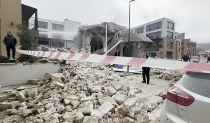 Tarihi Çınarlı Camisi’nde restorasyon sırasında duvar çöktü, bir işçi yaralandı