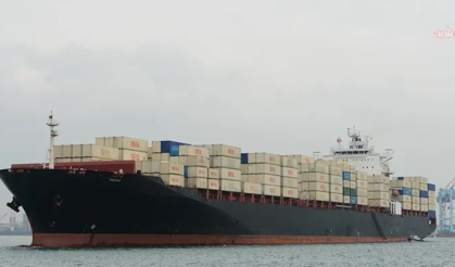 Hürmüz Boğazı'nda Tansiyon Yükseldi: İran Devrim Muhafızları İki Dev Gemiyi Alıkoydu!