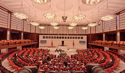 TBMM'de Kırmızı Alarm: Van Gölü Yok Oluyor, Mersin Körfezi Çöp Deposu Oldu!