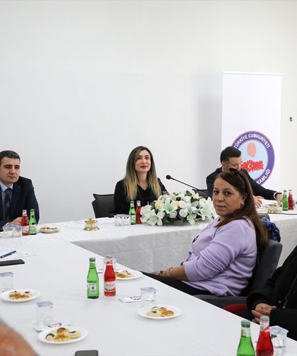 Muş'ta cemevi ve Alevi derneklerinin yetkilileriyle toplantı yapıldı