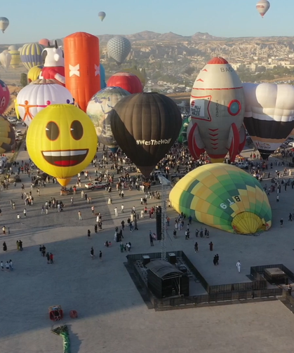 Kapadokya Balon Festivali Peribacaları Üzerinde Renkli Görüntülerle Tamamlandı