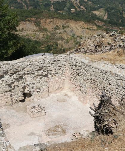 Tarihi Çobankale'deki kazılarda yaşam alanları gün yüzüne çıkarılıyor