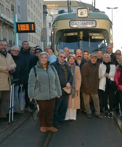 Frankfurt’ta “Tramvayda Çiğ Köfte ve Baklava Partisi” Bu Yıl 12’nci Kez Büyük İlgi Gördü