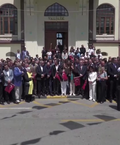 Manisa’da 486 Yıllık Gelenek Zirve Yaptı: 10 Ton Mesir Macunu Şifa Niyetiyle Halka Saçıldı!