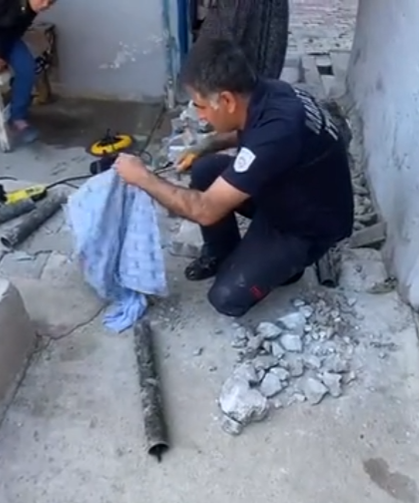 Yer Altından Gelen Gizemli Ses İtfaiyeyi Alarma Geçirdi: Ölüm Kapanından Mucize Kurtuluş!