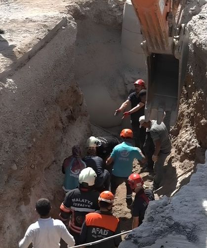 Malatya'da Deprem Konutları Altyapı Çalışmasında Göçük: 2 İşçi Hayatını Kaybetti