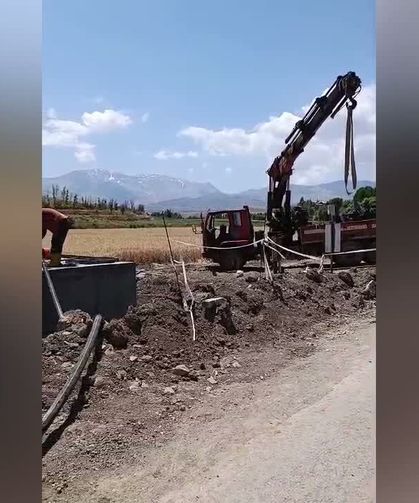 Baraj Yüzde 100 Dolu Tarlada Ürünler Kuruyor!