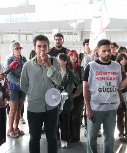 İstanbul Kongre Merkezi Önünde Eylem: Vakıf Üniversitelerindeki İşten Çıkarmalara Sert Tepki!