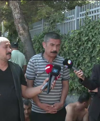 Madencilerden Bakanlık Önünde Çıplak Ayaklı Eylem: "İşçinin Hakkını Ödeyeceksiniz!"
