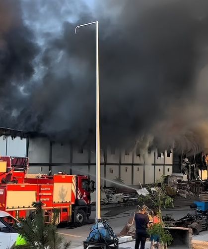 Malatya'da Deprem Konutları Şantiyesinde Yangın: Bitişik Nizam Koğuşlar Alev Alev Yandı!