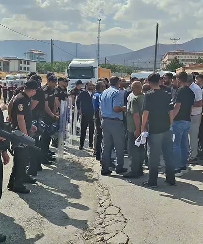 Malatya-Elazığ Karayolunda Kaza Protestosu: Vatandaşlar Yolu Trafiğe Kapatmak İstedi