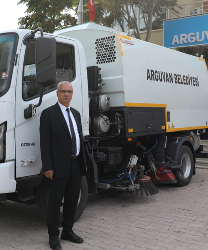 Arguvan Belediyesi’ne yeni yol süpürme aracı