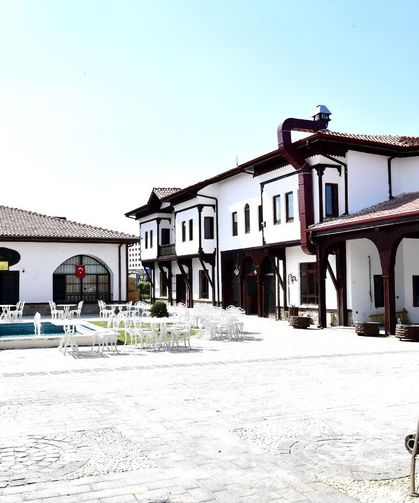 Malatya'da Tarihi Kerpiç Evler Canlanıyor: Bi’Mekan Kerpiç Evler Kapılarını Açıyor!