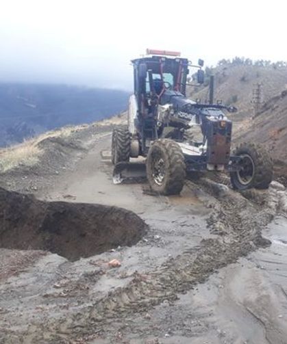 Malatya’da Sağanak Yağış Kırsal Yolları Vurdu: Büyükşehir Ekipleri Sahada