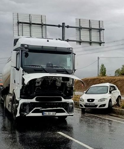 Doğanşehir'de Tır ile Otomobil Çarpıştı: 3 Yaralı