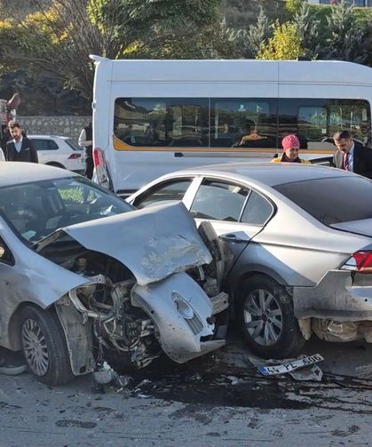 Malatya-Elazığ Karayolunda Flaş Kaza: 6 Araç Birbirine Girdi!